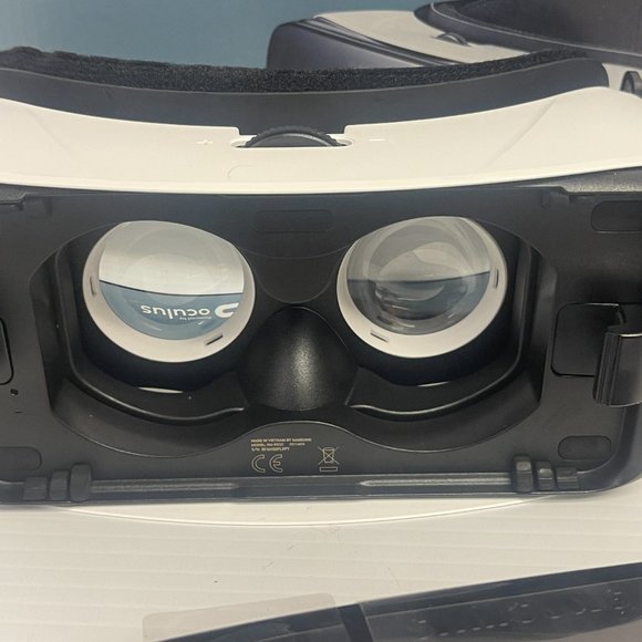 Samsung Gear VR Headset Oculus SM-R322 for Note5 S6 & S6 Edge S7 & Edge - W870 - Picture 4 of 8